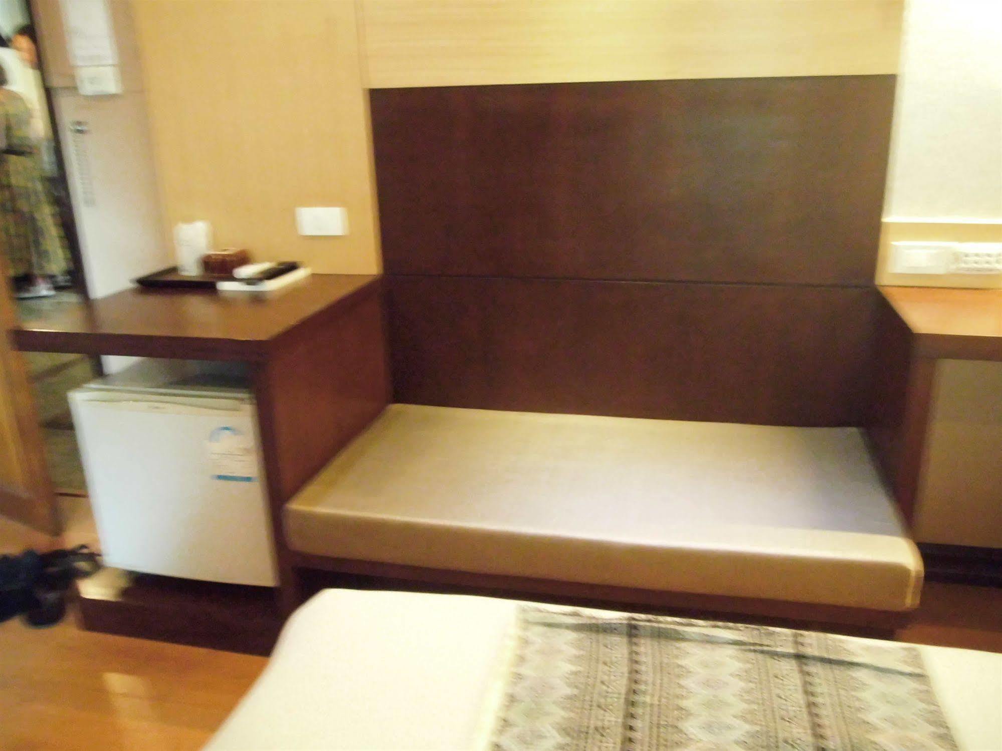 Baan Chalelarn Hotell HHQ Eksteriør bilde