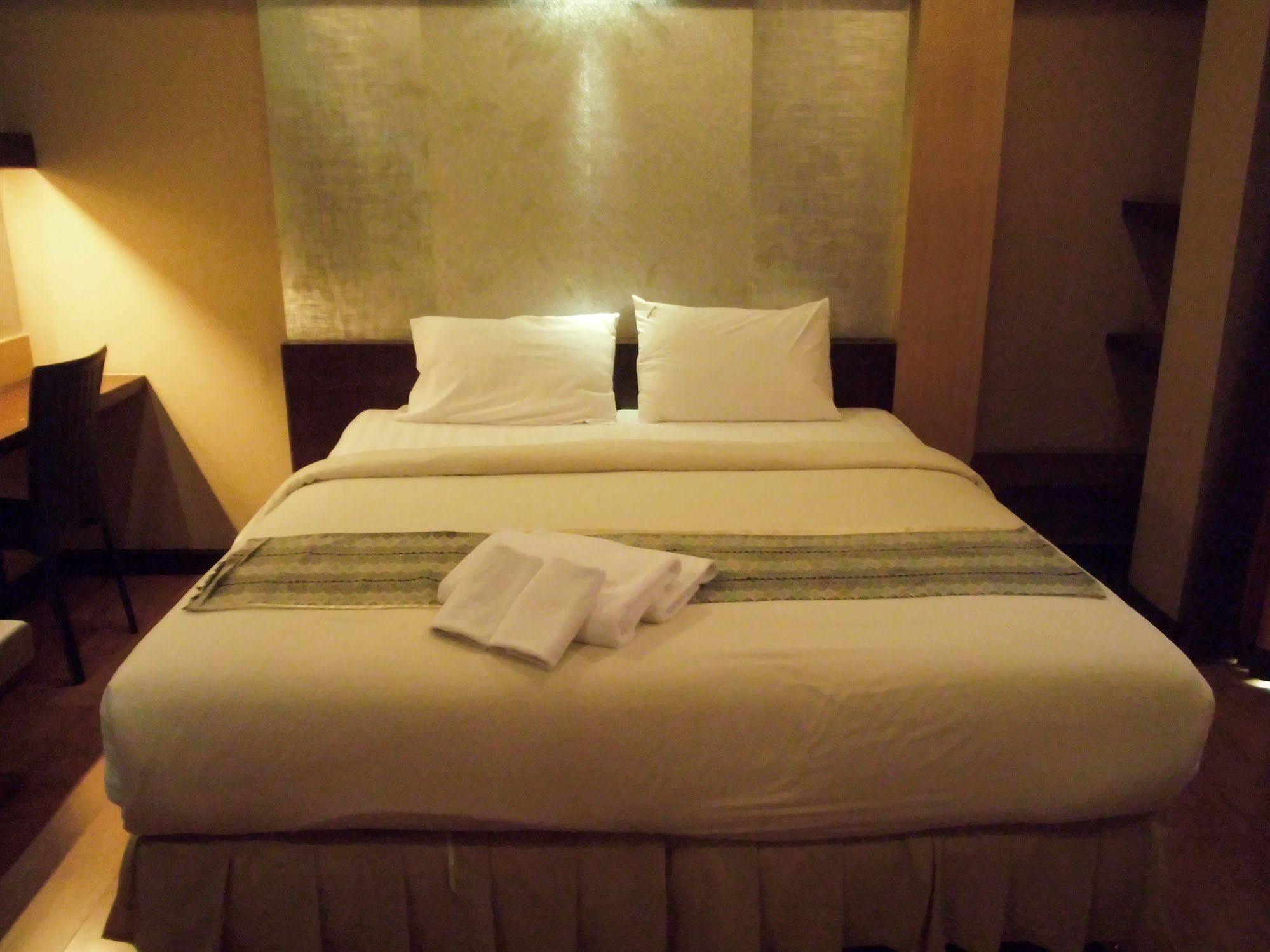 Baan Chalelarn Hotell HHQ Eksteriør bilde